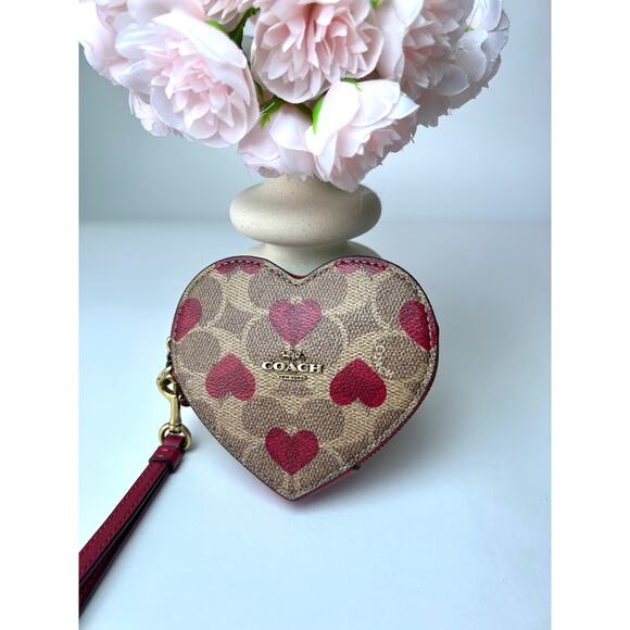 Coach Heart Print With Signature Coin Case Wristlet - Picture 1 of 5